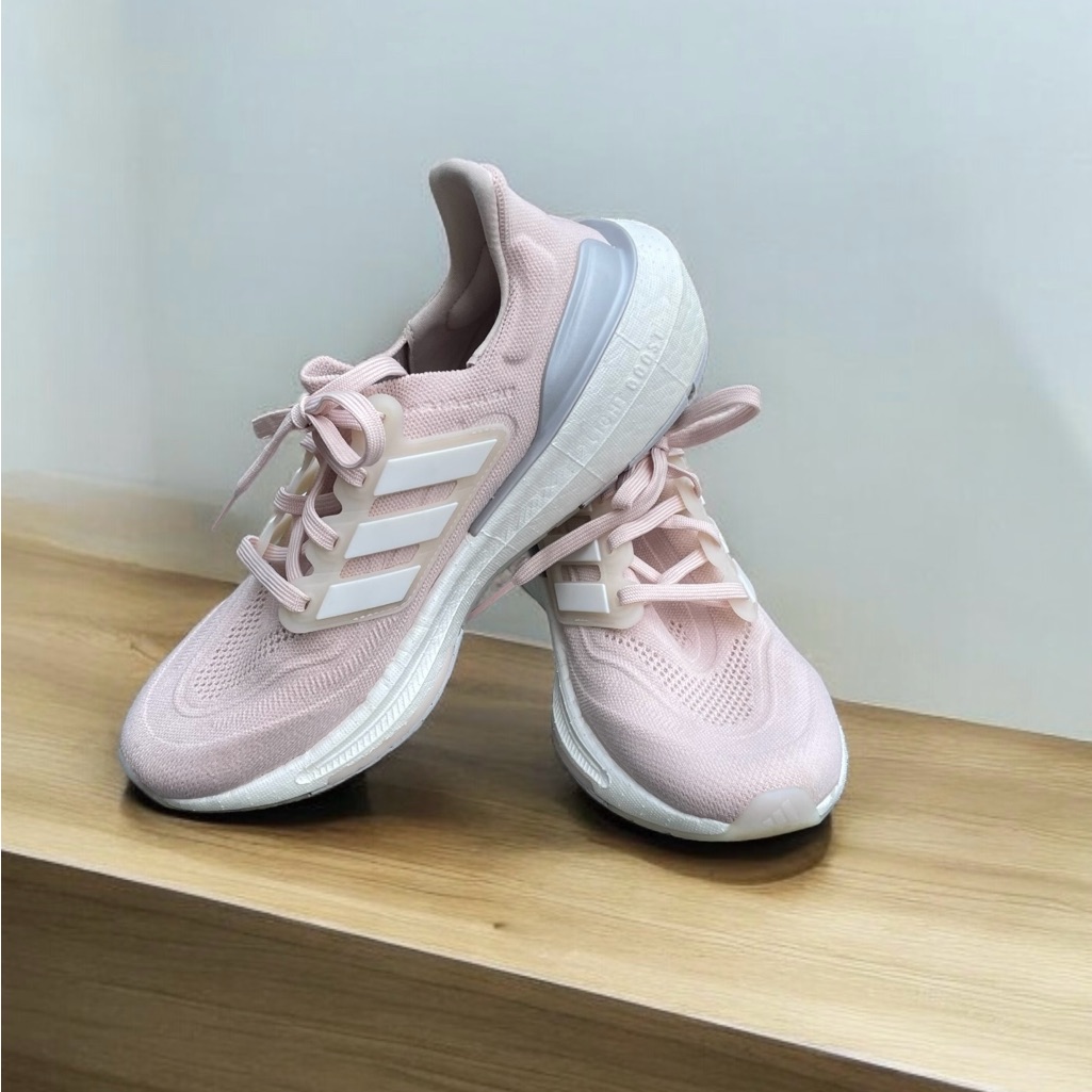 Adidas Ultra Boost Light Running Shoe Women’s Sz 9